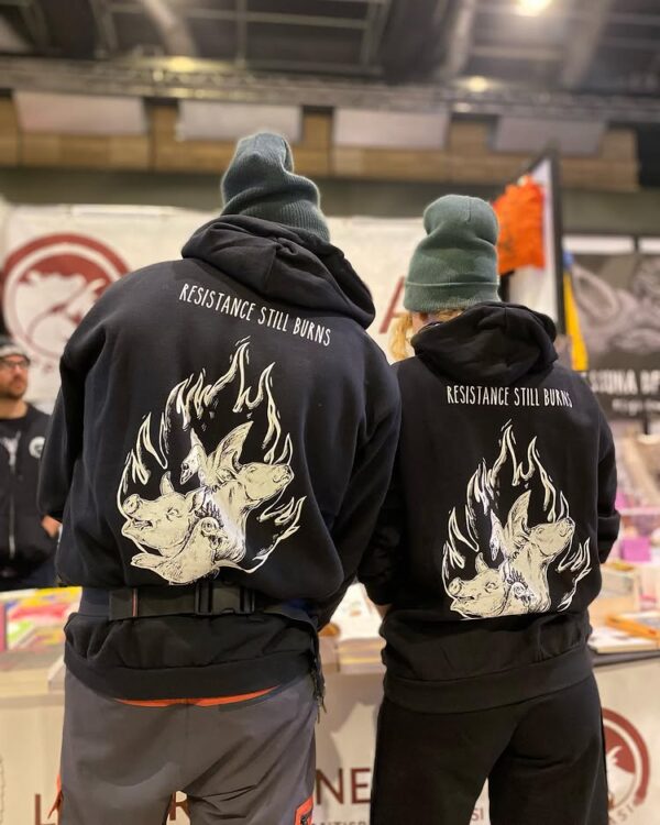 Felpe “Resistance still burns” by @malagrana