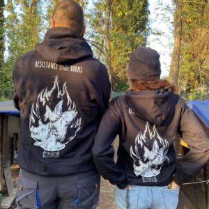 Felpa "Resistance still burns"